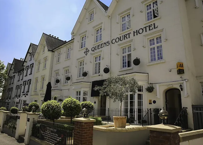 Queens Court Hotel