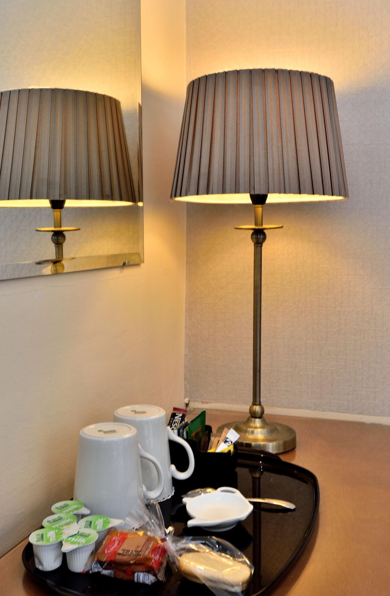 Queens Court Hotel 3*