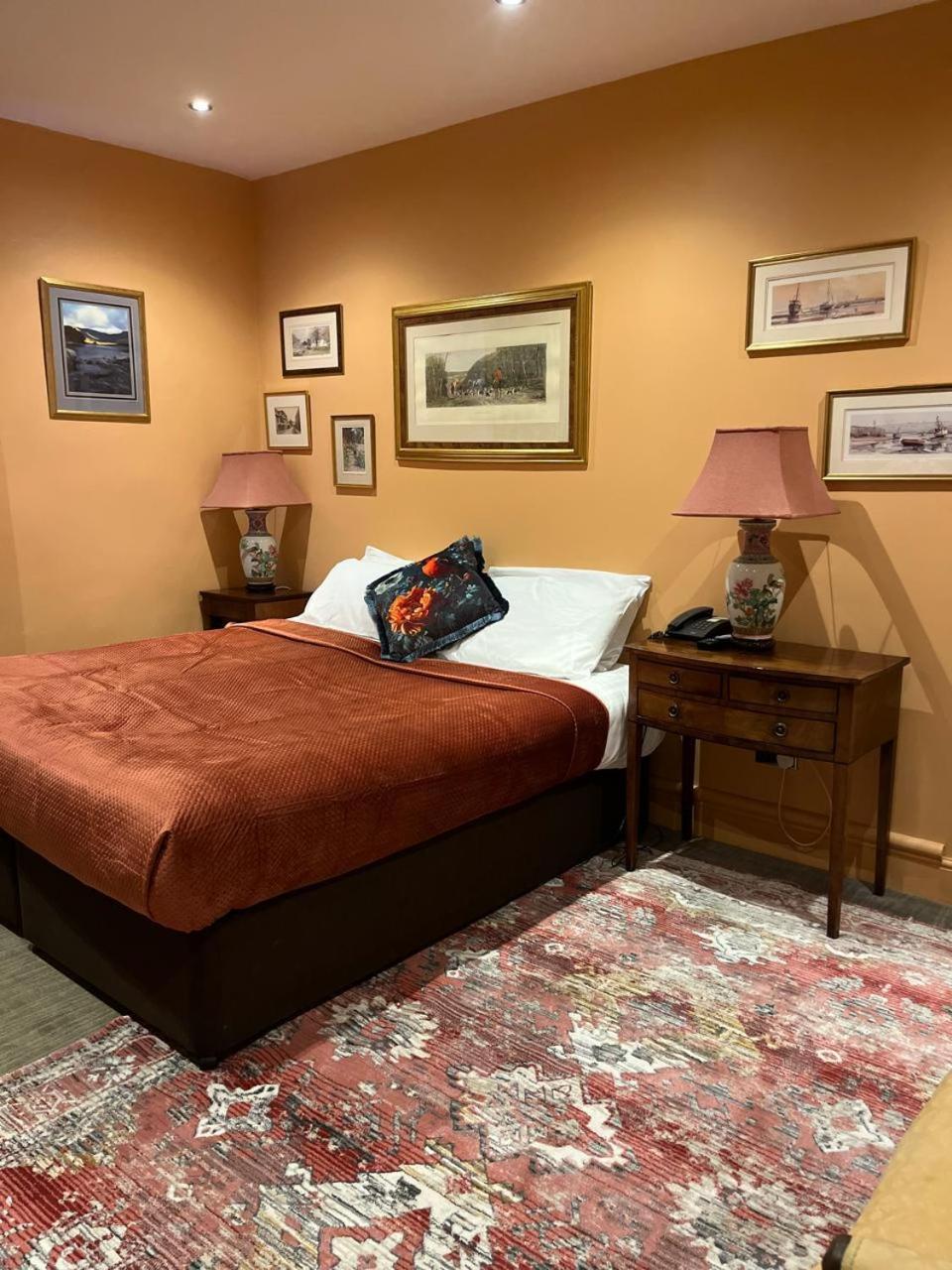 Hotel Queens Court