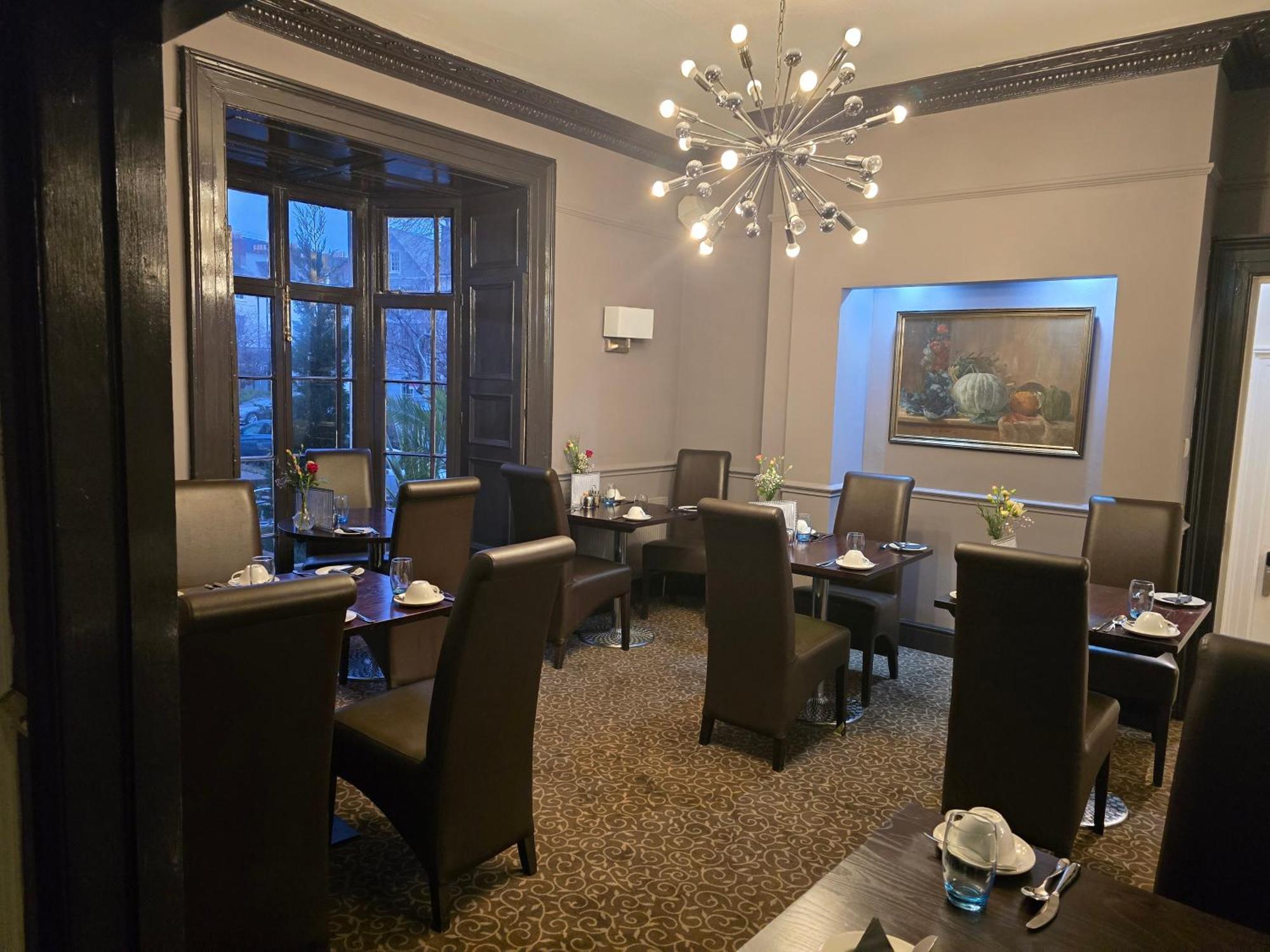 Queens Court Hotel