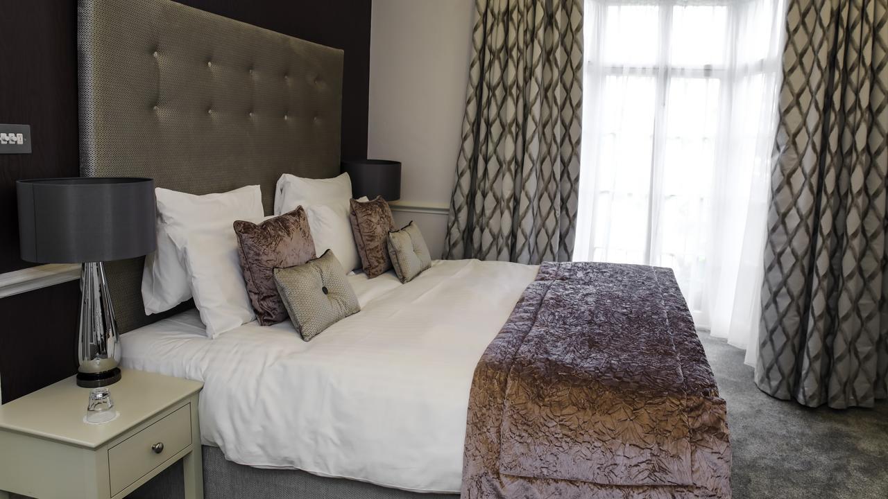 Hotel Queens Court 3*