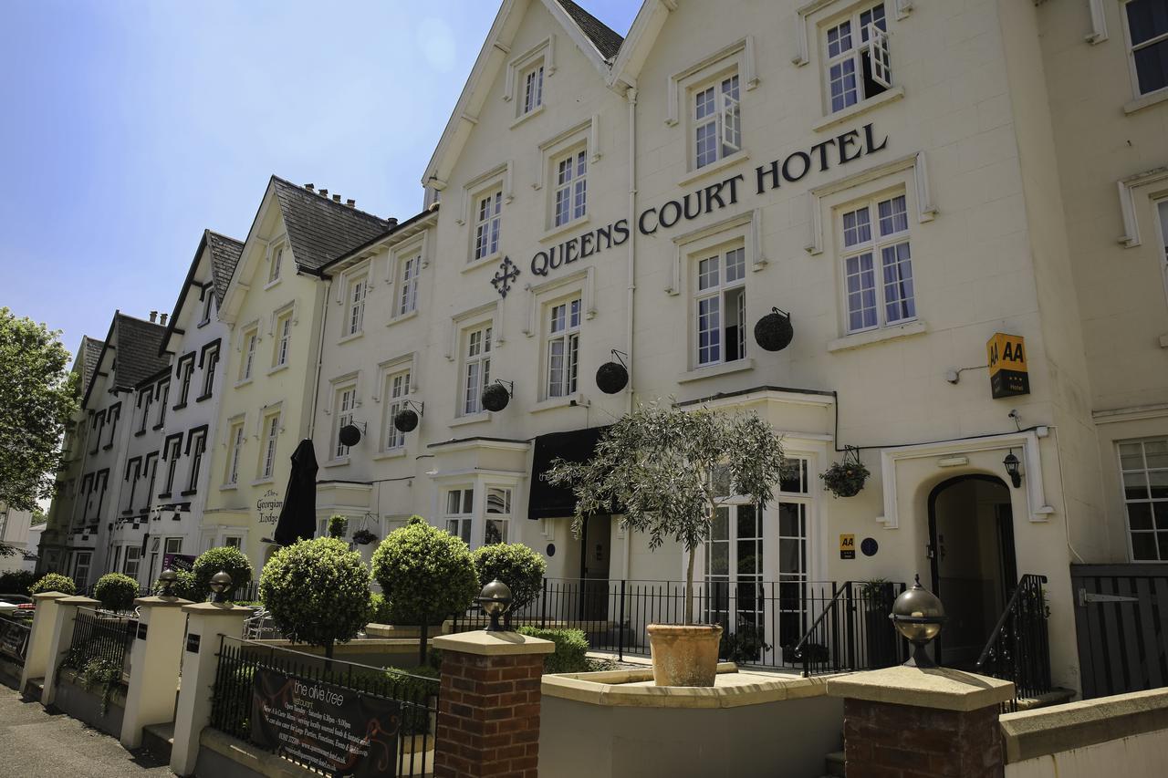 Queens Court Hotel 3*