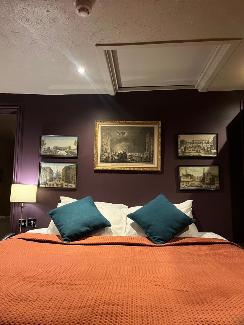 Queens Court Hotel