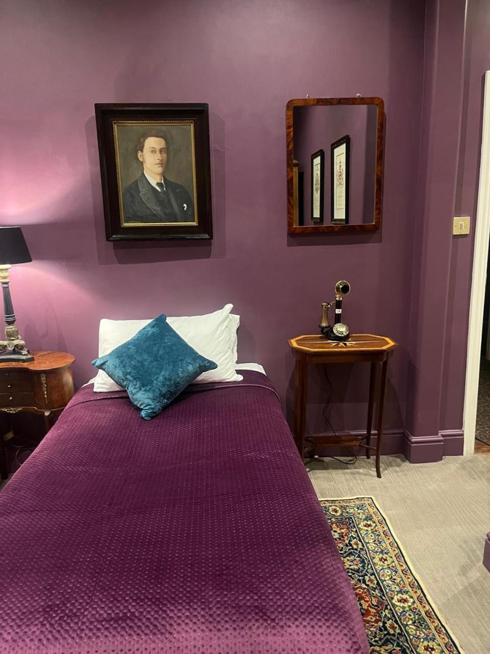 Hotel Queens Court
